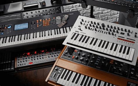 what is a synthesizer in music and how does it relate to the concept of digital audio workstations?